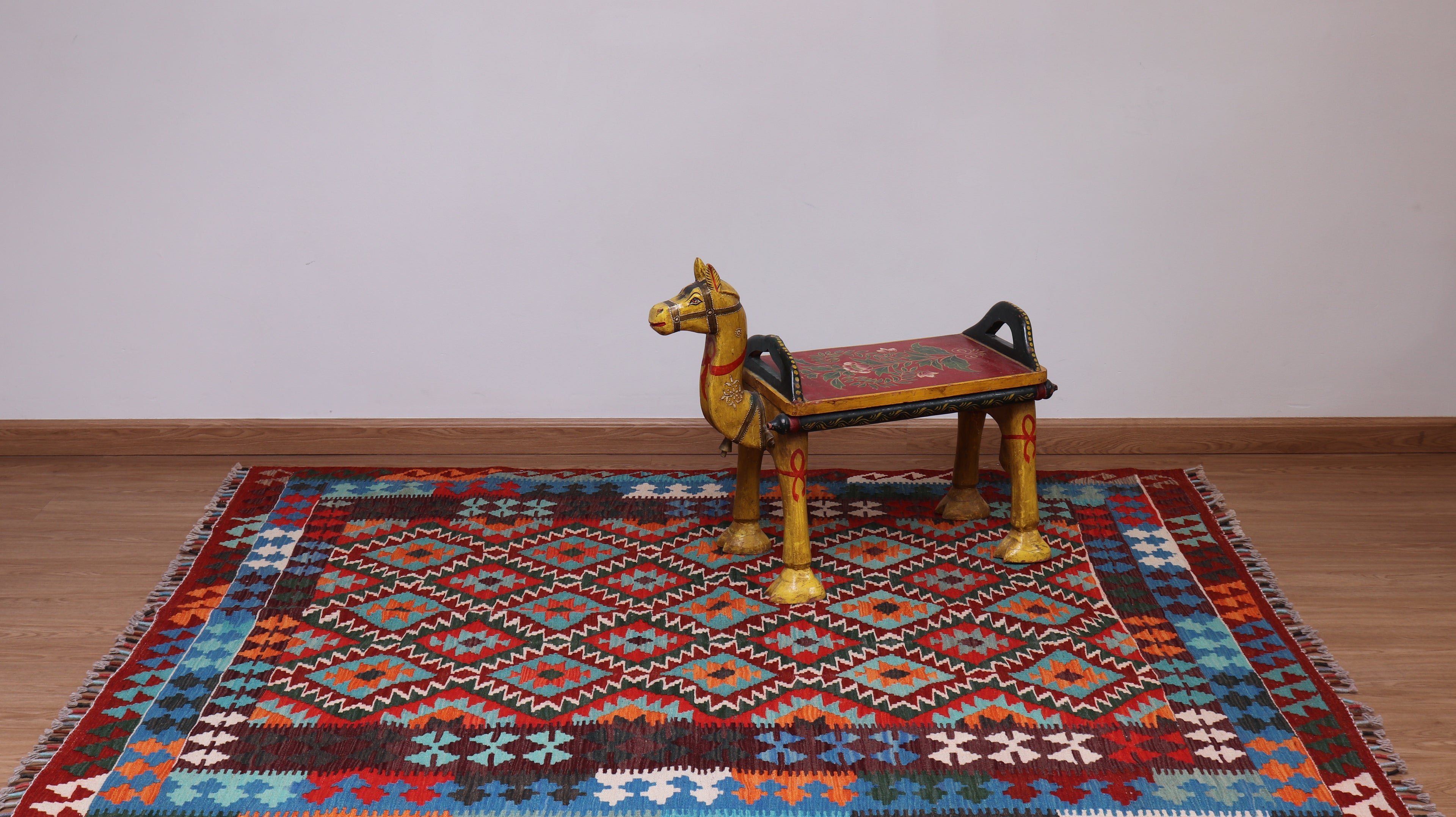 Maya Classic Rug (204x155cm)